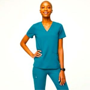 Pacific Blue Casma™ - Three-Pocket Scrub Top - Size Small